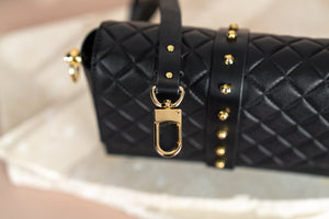 UNA BURKE LEATHER Quilted Shoulder Bag
