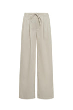 Load image into Gallery viewer, Emilia pants are classic pants with a wide fit and pleats at the front. They have a regular button and zip closure and a detachable tie at the waist as a decorative detail.

The pants are normal in size.

- Wide fit
- Pleat front
- Detachable tie

Quality: 55% Linen 45% Cotton
