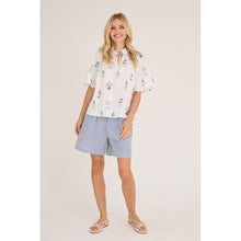 Load image into Gallery viewer, The Agnelia blouse is a lightweight blouse with a delicate, small-patterned blue print that gives a romantic expression. It features short sleeves and a loose silhouette, creating an airy drape. The print adds life and makes it easy to style with both jeans and skirts.
The blouse is true to size.
- Print
- Short sleeves
- Loose fit
- Feminine and romantic expression