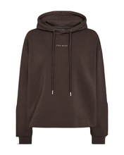 Load image into Gallery viewer, CMSCUBE-HOODIE is a super soft sweat hoodie with a relaxed silhouette and forward shoulder seams that give a subtle, modern shape. It features a spacious hood with round shoelace-style drawstrings finished with metal ends, ribbed cuffs for comfort, and a clean, minimal expression




Super soft organic cotton sweat
Loose straight fit with drop shoulders
Hoodie with round drawstrings and metal endings
Contrast logo below front neckline
