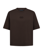 Load image into Gallery viewer, CMMUSE-TEE is a boxy-fit t-shirt crafted in stretchy organic cotton jersey for comfort and durability. Designed with a clean crew neckline and finished with a tonal 3D embroidered CMC logo at the chest for a refined signature touch.




Organic cotton jersey with soft stretch
Boxy silhouette with dropped shoulders
Rounded neckline
Tonal 3D CMC logo embroidery at chest
Back length from shoulder seam in size S is 60 cm. All measurements are indicative and may vary
