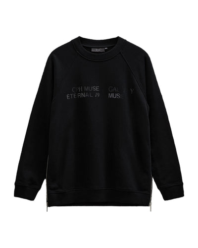 CMROCO-SWEATSHIRT is a sweatshirt in a premium material with a loose fit, ribbing, long raglan sleeves, a rounded neckline, stylish zipper detail in the sides as well as an elegant, shiny print on the chest.

Loose fit
Ribbing
Long raglan sleeves
Stylish side zip detail
Elegant, shiny print on the chest