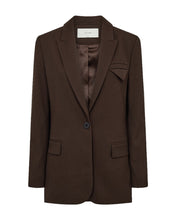 Load image into Gallery viewer, COPENHAGEN MUSE CMTAILOR-BLAZER is a blazer in the iconic, stylish Tailor-material with logo printed lining, wide shoulders, button fastening, V-neck with lapel, a regular fit with a highlighted waist, a back slit and front pockets.
Lined
Wide shoulders
Regular fit with highlighted waist
V-neck with lapel
Front pockets