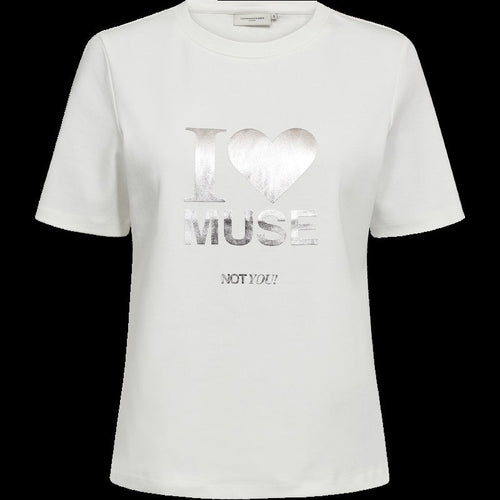 CMMUSE-TEE is a T-shirt in a premium material with a rounded neckline, short sleeves and an elegant, shiny print on the chest.

Rounded neckline
Short sleeves
Elegant shiny print on the chest