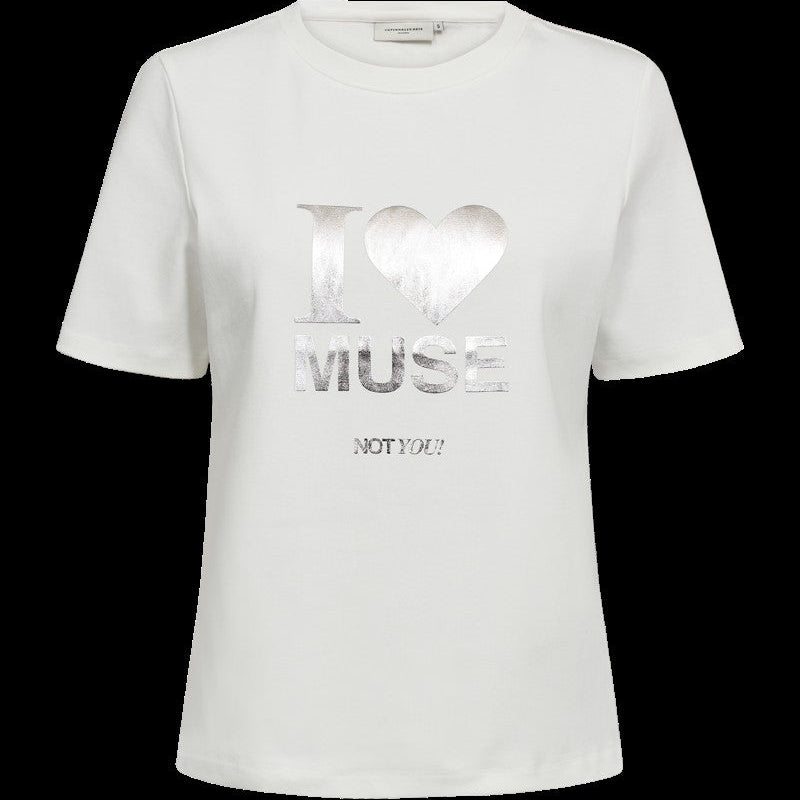 CMMUSE-TEE is a T-shirt in a premium material with a rounded neckline, short sleeves and an elegant, shiny print on the chest.

Rounded neckline
Short sleeves
Elegant shiny print on the chest