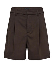 Load image into Gallery viewer, CMTAILOR-SHORTS are tailor-made shorts with a clean silhouette, made in a woven structured quality. Designed with press pleats at the front, waistband with belt loops and hidden zipper and hook and loop closure for a sharp and polished look. Slanted pockets at the front and piped pockets at the back complete the classic tailoring details.
Woven quality with structure
Regular fit with straight legs
Waistband with belt loops and concealed zipper and hook and loop closure
Slanted pockets at the front 