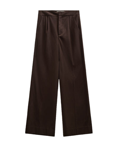 CMTAILOR-PANTS is a pair of high waisted pants in a premium material with concealed hook-and-eye and zip fastening, side pockets, a loose fit as well as pleats and creases in the straight, wide legs. A detail that adds a refined touch.
Loose fit
High waist
Creases and pleats in the straight, wide legs