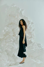 Load image into Gallery viewer, CMROSIE-SKIRT is a skirt in a premium material with all over textured pattern. In addition, the skirt has an elasticated waistband, side pockets and seam details for a refined look.

All over textured pattern
Elasticated waistband
Side pockets
Seam details
Refined look