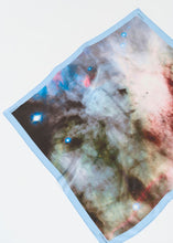 Load image into Gallery viewer, Square silk scarf of 50x50 cm
Artistic print with a galactic expression
Light blue trim with subtle Créton logo
Light and glossy quality