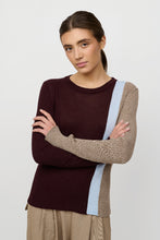 Load image into Gallery viewer, CRETON Riddy Meringo Blouse the blouse on its own with tailored trousers for a simple, modern look, or style it over a shirt, where the graphic stripe adds an elegant and minimalist twist.

Ribbed fabric with elastic structure
Round neckline
Long sleeves
Graphic contrast stripe along the side
Slightly form-fitting silhouette

Material
50% merino wool, 50% acrylic