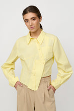 Load image into Gallery viewer, CRETON Jayla Asymmetric shirt&nbsp;A modern shirt with a sharp and graphic expression

Classic shirt collar with button-through closure
Asymmetrical front with overlapping panels
Single chest pocket
Long sleeves with cuffs and buttons
Shorter, slightly rounded back length

Material
100% cotton


A lightweight and breathable quality with a smooth surface that provides good comfort and a nice fall without appearing heavy.