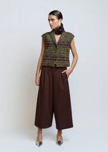 Load image into Gallery viewer, Zazha west from Créton

Sleeveless vest in colourful bouclé quality
Classic lapel and marked shoulders
Closure with a decorative button on the front
Discreet front pockets
Lined design

Styling
An eye-catching vest that adds colour and structure to the wardrobe. Style it with wide trousers and heels for an elegant look, or wear it over a simple shirt with jeans for a modern contrast.

Material
70% polyester, 30% wool

A dimensionally stable and warm quality, where the wool adds warmth and structure