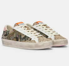Load image into Gallery viewer, CRIME LONDON Distressed flash camo

Sneaker crafted from premium Made in Italy materials
Camouflage canvas upper with white suede details
Powder pink patent leather heel tab
Platinum glitter tongue with branded fabric label
White leather patch on the back
White cotton laces
Leather and fabric lining
Cream eco-leather foxing sole, 2.5–3 cm high, powder pink outsole
Vintage finishing
Regular fit
