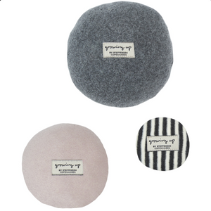 GROWING UP Fleece balls
