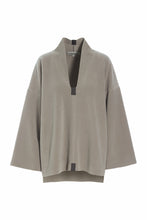 Load image into Gallery viewer, Casual fleece pullover with a loose fit and shawl collar. This pullover features a relaxed, spacious silhouette with side slits and a slightly longer back. The length of the slits allows you to wear it comfortably on its own, without a top underneath.
