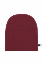 Load image into Gallery viewer, Style it with matching fleece accessories or simple outerwear for an understated everyday look. Easy to wear for walks, commuting and colder mornings.
WHY OUR CUSTOMERS LOVE IT
* HSCPH signature fleece
* Comfortable fit over buns and ponytails
* Relaxed alternative to a classic beanie
* Soft warmth for colder days
