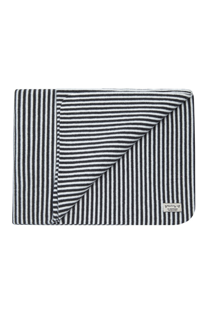 op functional fleece blanket is ideal.
The light, soft, and the durable material can be machine washed and airdry in a few hours. Accidents happen, and this easily maintained blanket will be your best friend.