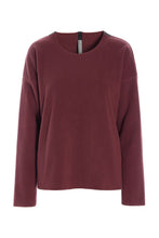 Load image into Gallery viewer, NORMAL FIT -
This classic pullover with a round neck is an absolute wardrobe essential. The boxy shape makes it suitable for most body types and ensures that you don’t have to adjust it every time you get up and move around.
Add this timeless classic to your wardrobe in your favourite colour and throw it on when the Monday morning clothing crisis announces its arrival.
- 100% EU production
- 70% polyester min. 50% recycled
- 30% viscose
- OEKO-TEX® STANDARD 100 cert. no. 2176-347 DTI
- Machine wash and hang