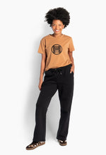 Load image into Gallery viewer, A refined take on classic loungewear, crafted from a soft cotton-blend jersey for all-day comfort. Designed with a relaxed straight-leg silhouette, elastic drawstring waist, and practical side pockets, they balance effortless ease with a clean, elevated look. Finished with a signature Hést logo detail at the back pocket, these versatile sweatpants pair perfectly with the matching college sweatshirt for a coordinated off-duty se