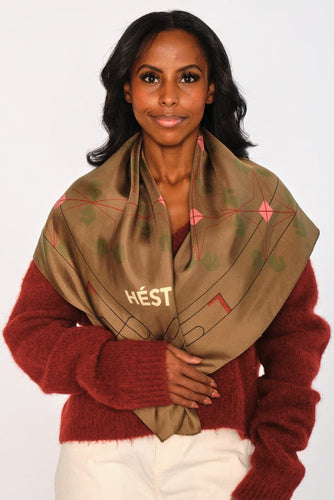 The Eliza Silk Scarf Large is crafted from 100% silk with an all-over horse and abstract print. Measuring 90×90 cm, it’s ideal for draping, tying, or layering. A luxurious statement piece that adds a chic finish to any look