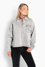 Load image into Gallery viewer, A relaxed denim shirt crafted in soft washed cotton denim with a casual, effortless silhouette. Designed with a classic collar, button front, and oversized chest pocket featuring subtle Hést embroidery for a modern Scandinavian touch.