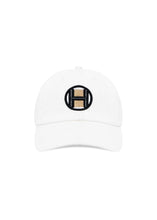 Load image into Gallery viewer, Introducing the LEONE Cap from Hést, an essential accessory for Spring Summer '26. Crafted from a blend of 80% Ramie and 20% Cotton, this cap offers a lightweight and breathable feel, perfect for sunny days. Available in the serene shade of Summer Sand, it complements any outfit with its versatile and understated style. Whether worn for sun protection or as a stylish addition to your ensemble, the LEONE Cap combines functionality with a touch of elegance. Elevate your summer wardrobe with this essential pie