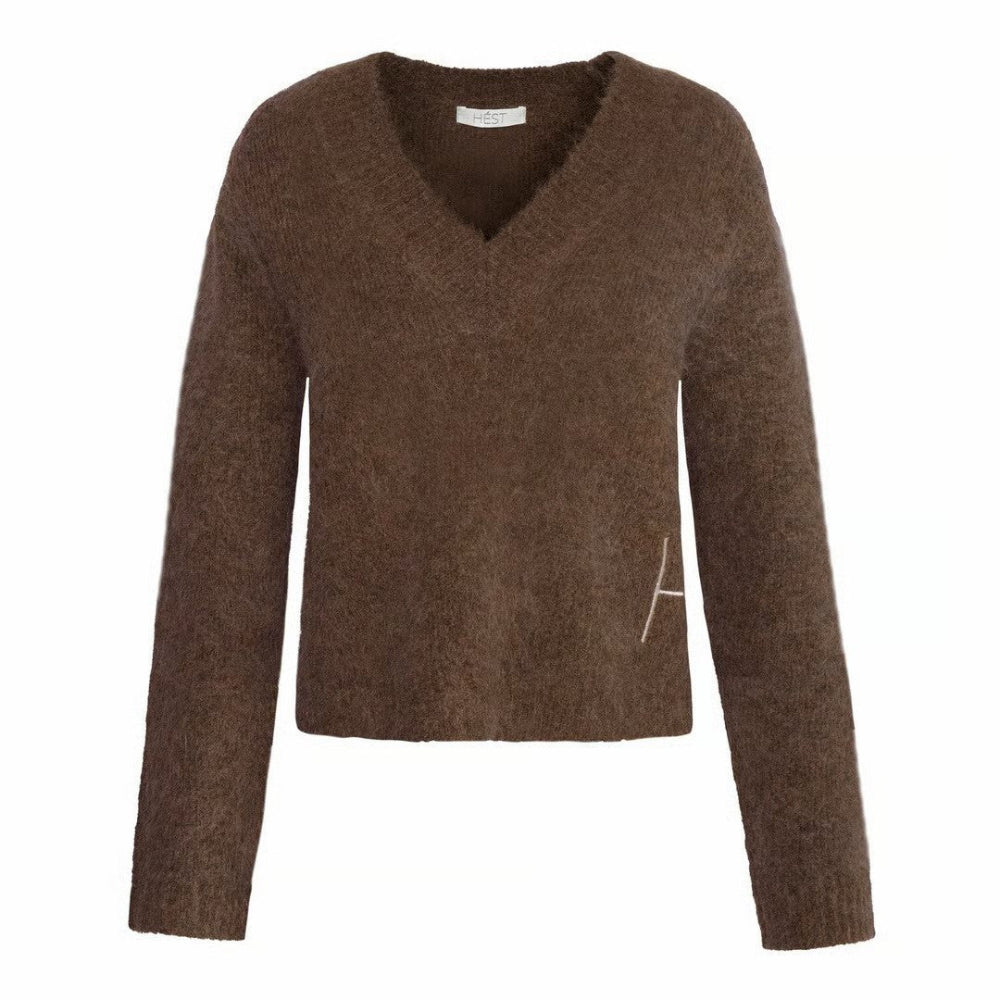 Pernille Sweater features a soft V-neck and refined rib detailing, finished with subtle H embroidery at the hem. Crafted from a cosy alpaca wool blend for warmth and softness. A timeless knit with an effortless, elevated feel.