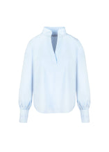 Load image into Gallery viewer, Introducing the Mie shirt blouse, a soft and comfortable piece that combines elegance and style. This blouse features a V-neck and a small collar, adding a touch of sophistication to the design. The broad cuffs are adorned with an embroidered logo, adding a subtle yet stylish detail. Made of 100% cotton.