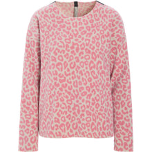 Load image into Gallery viewer, This classic pullover with a round neck is an absolute wardrobe essential. The boxy shape makes it suitable for most body types and ensures that you don’t have to adjust it every time you get up and move around.
Add this timeless classic to your wardrobe in your favorite color and throw it on when the Monday morning clothing crisis announces its arrival.
- 100% EU production
- 70% polyester min. 50% recycled
- 30% viskose
- OEKO-TEX® STANDARD 100 cert. no. 2176-347 DTI
- Machine wash and hang to dry, ready 