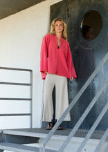 Load image into Gallery viewer, Casual fleece pullover with a loose fit and shawl collar. This pullover features a relaxed, spacious silhouette with side slits and a slightly longer back. The length of the slits allows you to wear it comfortably on its own, without a top underneath.

- 100% EU production
- 70% polyester min. 50% recycled
- 30% viscose
- OEKO-TEX® STANDARD 100 cert. no. 2176-347 DTI
- Machine wash, ready to wear after a few hours