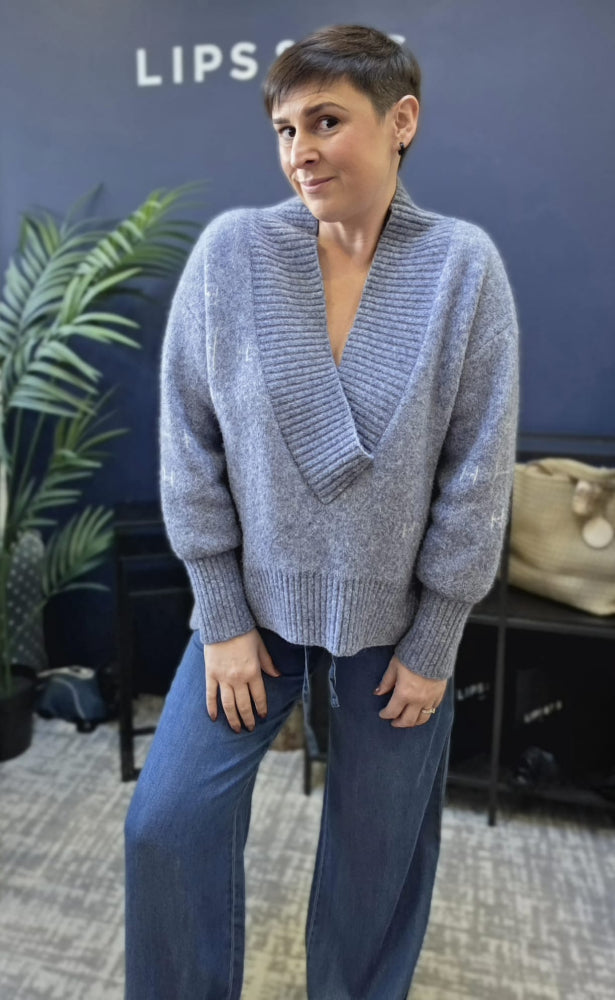 Oversized design with v-neck.

Composition: 13% Kid Mohair, 35% Merino, 49% Nylon, 3% Elastane

Care: Hand wash only