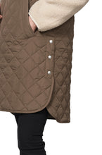 Load image into Gallery viewer, ILSE JACOBSEN Art25 Quilt vest