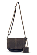 Load image into Gallery viewer, This practical knitted crossbody bag is designed for everyday use. An adjustable shoulder strap makes it versatile to carry, while a TPU print adds subtle branding. It closes with a discreet inner press button and has an outside pocket at the back for easy organization. Lightweight and modern, it is perfect for your daily essentials.

Materials:

Composition: 100% Polyester
