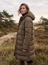 Load image into Gallery viewer, A padded winter coat with vegan thermal insulation, for cold days ahead.

This padded winter coat is designed for dependable warmth and everyday comfort. Cut in a slightly A-shaped silhouette, it falls to just above the knee for balanced coverage and ease of movement. Rounded side slits with push button closures add lightness to the look, while horizontal quilt panels with vegan thermal insulation ensure consistent warmth. 