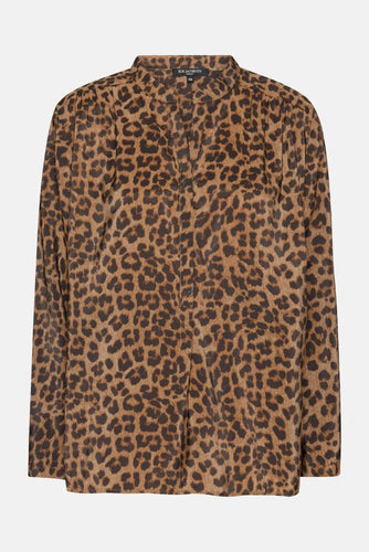 A refined shirt with a half placket and hidden logo buttons for branded detail. The design includes a yoke at the centre back, with small gatherings below for added design. This style features an exclusive, in-house designed print.