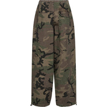 Load image into Gallery viewer, IVY COPENHAGEN Penny Parachute Pant Wash Camouflage