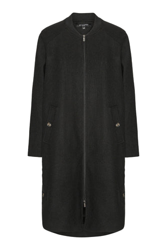 A long and A-line wool coat featuring a soft lining for added comfort. Side slits with logo horn button allow easy movement, while the two-way logo zipper and soft ribbed collar and cuffs add a sporty finish. Ideal as a mid-layer under a raincoat for extra warm
