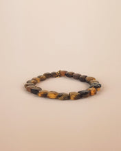 Load image into Gallery viewer, - Bracelet tiger eye hearts on elastic 