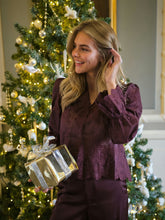 Load image into Gallery viewer, Nice feminine blouse in a cotton embroidery fabric. The blouse has long sleeves and a v-neckline.