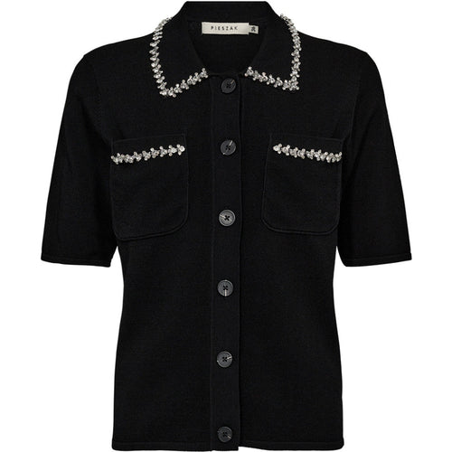 The Vigga Rhinestone Polo Knit merges everyday comfort with a touch of glamour. Designed in a structured knit with a polished button-up front, this short-sleeved piece is elevated by rhinestone embellishments along the collar and chest pockets.
The straight silhouette makes it an effortless pairing for everything from denim to tailoring - equally suited for casual and occasion looks.