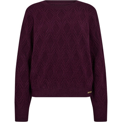 Elevated texture meets rich colour. The Jasmin O-Neck Knit is spun in a soft wool blend and features an intricate, diamond-shaped cable pattern that adds subtle depth to the classic crew-neck silhouette. With ribbed trims and a flattering straight fit, it's a timeless layering piece
Details
• Regular fit
• Crew neckline
• All-over diamond cable knit
• Ribbed cuffs and hem
• Colour: Grape Nectar