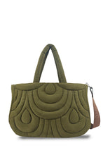 Load image into Gallery viewer, A quilted tote bag with padded handles, a metal zipper, and inner compartments.


This quilted tote bag is designed with a unique pattern, padded handles, and an adjustable logo strap for versatile carrying. It features a metal zipper for secure closure, along with inner compartments for easy organization.

Materials:

Composition: 100% Polyester
Lining: 100% Polyester
