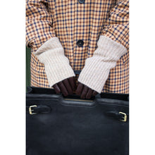 Load image into Gallery viewer, Adda women's glove
With fleece lining
These classic leather gloves are characterized by their distinctive rib piece that can be pulled all the way down over the thumb and warms extra well around the wrist. The rib is sewn to the leather glove and provides, in addition to the delicious soft look, extra warmth and comfort for the hands.
The gloves are designed in the softest leather, and are lined with delicious soft fleece lining, which makes the glove nice and soft and comfortable in the winter cold.
When y