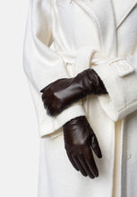 Load image into Gallery viewer, Anvi wool
With wool lining

Beautiful leather glove with half long shaft, and feminine wrinkle details along the extra shaft piece, which gives a beautiful and feminine look to the elegant woman