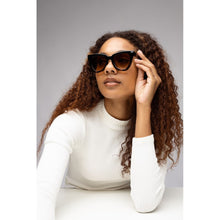 Load image into Gallery viewer, Round sunglasses with brown gradient lenses and thin black frame – cool and unisex.
• One size
• Tinted glasses
• 100% recycled polycarbonate
• Delivered in a small organic cotton bag