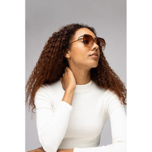 Load image into Gallery viewer, Extra-large round sunglasses with light lenses and a clear frame – dramatic and fashion-forward.
• One size
• Tinted glasses
• 100% recycled polycarbonate
• Delivered in a small organic cotton bag