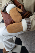 Load image into Gallery viewer, RE:DESIGNED Kasa gloves Camel
