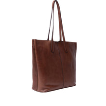 Load image into Gallery viewer, The Oline is a stylish shoulder bag designed for everyday use.
• Handcrafted
• Secure button closure
• Spacious main compartment
• Zippered pocket inside

Type:Shoulder bag
Quality:100% Leather
Dimension:H: 31 x W: 43 x D: 12,5 cm