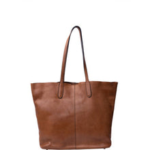 Load image into Gallery viewer, The Oline is a stylish shoulder bag designed for everyday use.
• Handcrafted
• Secure button closure
• Spacious main compartment
• Zippered pocket inside


Type: Shoulder bag
Quality:100% Leather
Dimension: H: 31 x W: 43 x D: 12,5 cm
